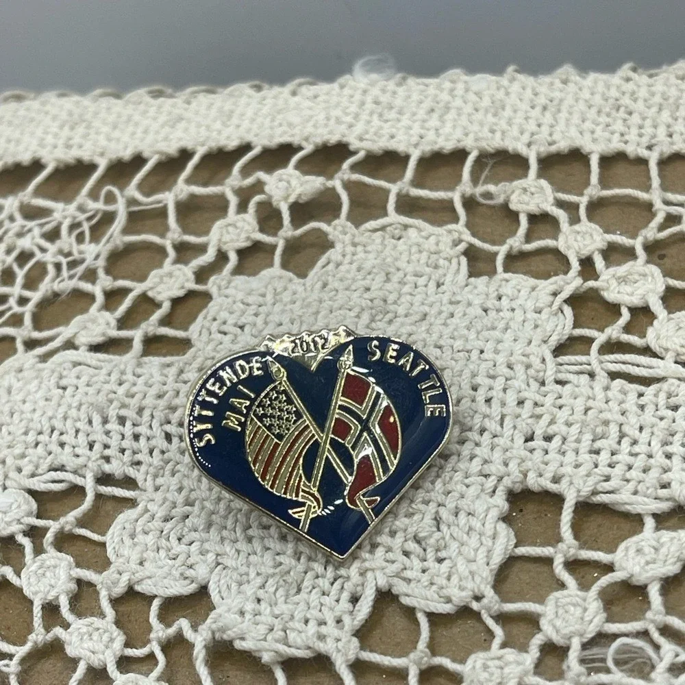 Heart-Shaped‎ Seattle Pin with Flags